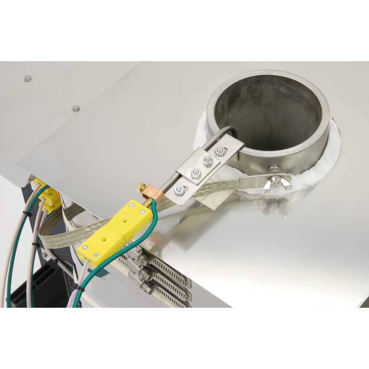 Evenheat Salt Bath 718 View of the Grounded Salt Bath and Thermocouple